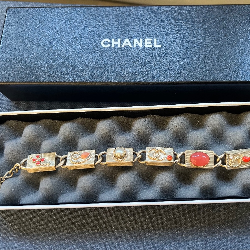 Chanel Bracelet- From 2007 Spring Collection- Faux Pearls and Gemstones - Picture 2 of 16